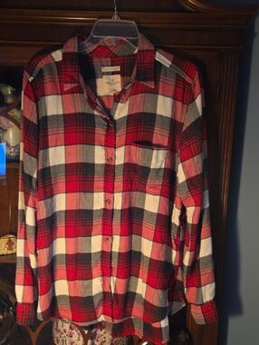 American Eagle Red + Black Plaid Button-Up Shirt